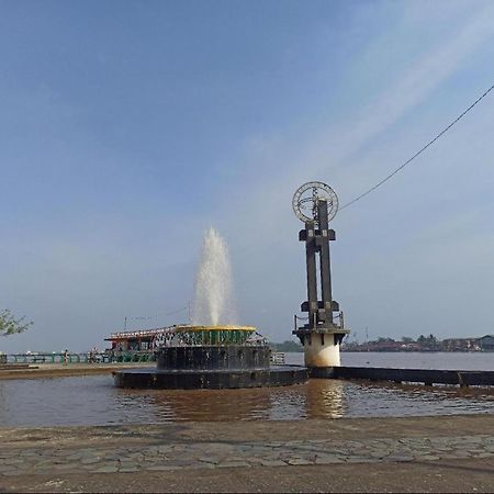 Hotel Gajahmada Pontianak Buitenkant foto