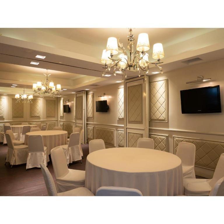 Hotel Gajahmada Pontianak Buitenkant foto