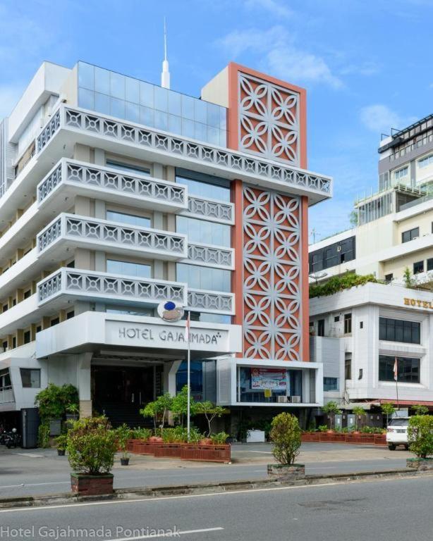 Hotel Gajahmada Pontianak Buitenkant foto