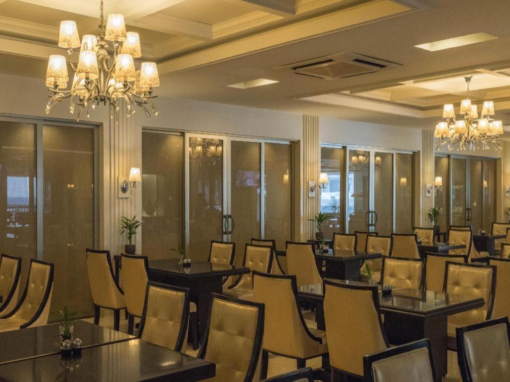 Hotel Gajahmada Pontianak Buitenkant foto