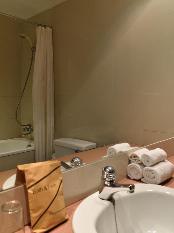 Hotel Gajahmada Pontianak Buitenkant foto