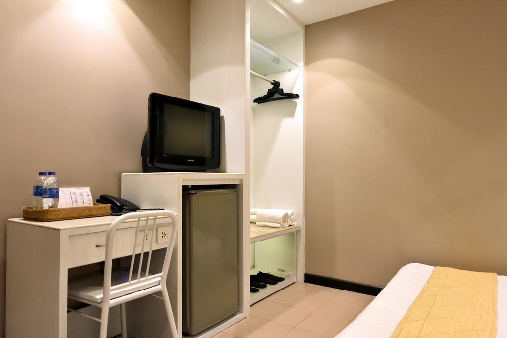 Hotel Gajahmada Pontianak Buitenkant foto