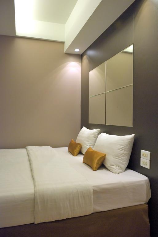Hotel Gajahmada Pontianak Buitenkant foto