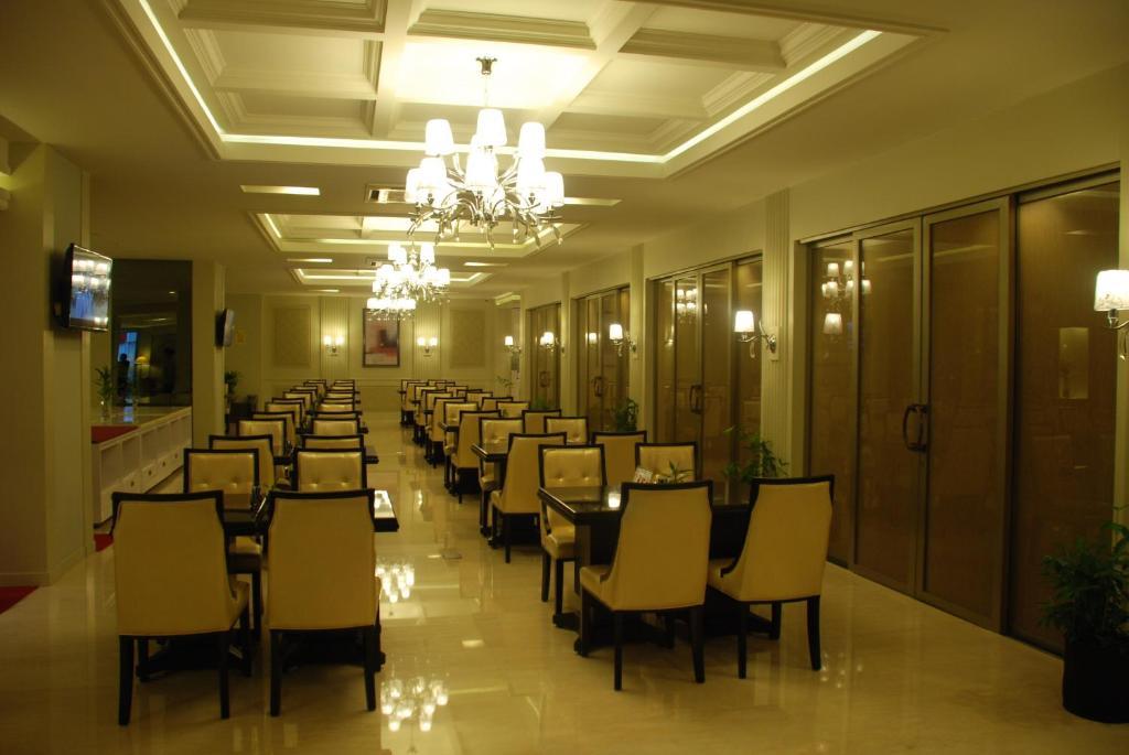 Hotel Gajahmada Pontianak Buitenkant foto